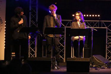 Félix Moati, Niels Schneider et Camélia Jordana ont clôturé la 6e édition du Festival littéraire Le Goût des Autres avec une lecture musicale de Jules et Jim