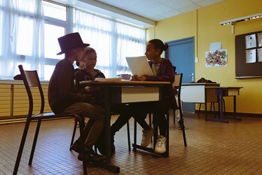 Une classe des enfants du voyage et une de CM1 de l’école George Sand ont exploré l’œuvre de Jules Verne dans le cadre des médiations du festival Le Goût des Autres