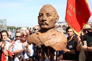 Sculpture à la mémoire de Jules Durand, syndicaliste havrais, docker charbonnier sur le Port du Havre / Réalisée par Hervé Delamare